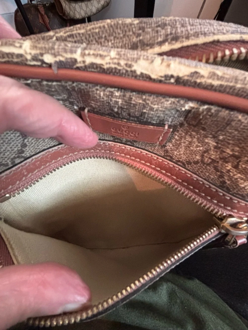 RARE Limited Edition Gucci GG Supreme Star Flat Messenger Crossbody Bag - Picture 3 of 10